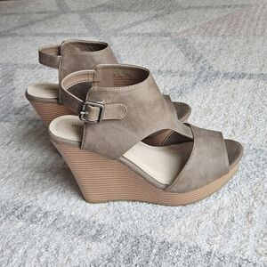 Tan Wedges, Size 8